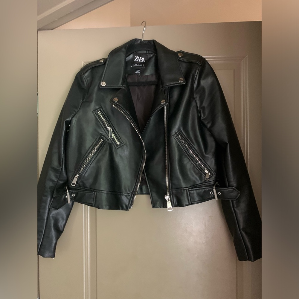 Zara Women's Sleek Black Cropped Biker Jacket